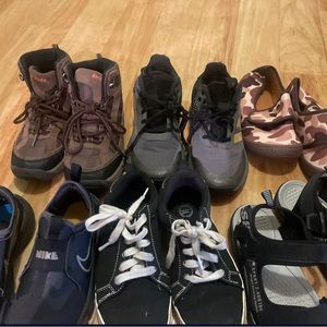 Boys sz 2 & 3 Shoe LOT